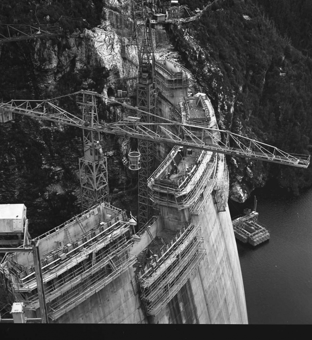 Gordon Power Station_Gordon Dam under construction
